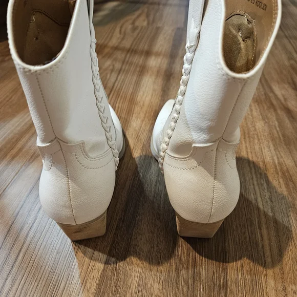 DV by Dolce Vita Cream Heeled Boots - Picture 5 of 8